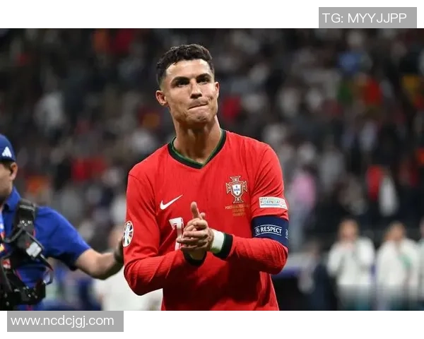 以足球场上不拘一格的球星为核心探讨其影响力与成就