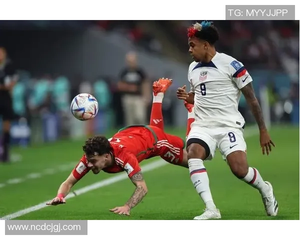 美国足球明星麦肯尼风采展示 展现实力与激情的赛场英姿