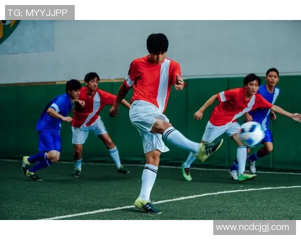 足球巨星齐聚一堂揭秘绿茵场背后的训练生活与心路历程